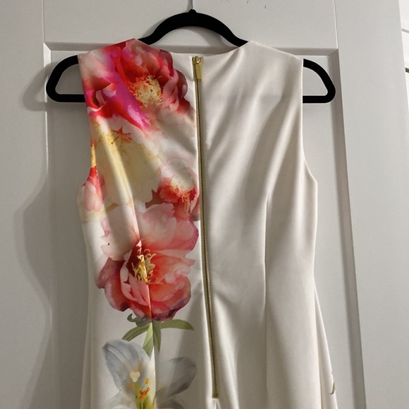 Floral Dress - Picture 5 of 6